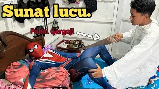 Spiderman Sunat di Usia 28 Tahun?! Dokternya Sampai Pakai Gergaji!🤣🕷️