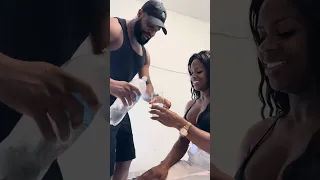 Olha a manicure que veio fazer a unha na minha casa 😳