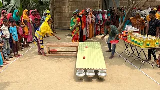 টিনের চালে বল গড়িয়ে গ্রামের আপারা কিভাবে অবাক করা পুরস্কার জিতে নিলো দেখুন ? গ্রামের সবাই মেতে উঠলো
