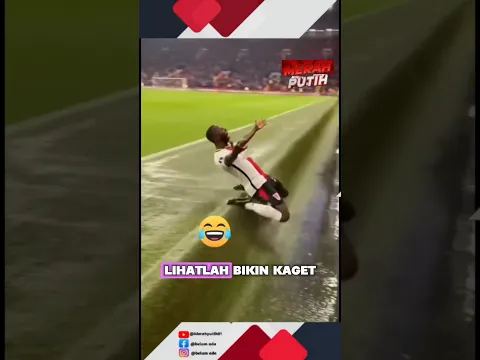 pemain bola ini selebrasi sampai keluar lapangan 🤣