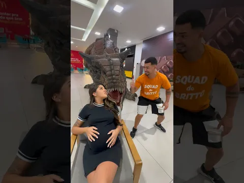 Dinossauro ataca grávida! #shorts