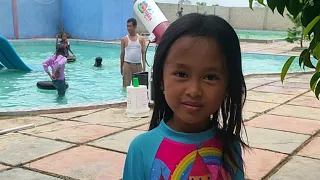 Raisha & Nafisa Berenang