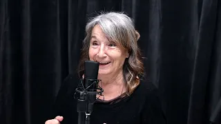 DOÑA FINA PALOMARES LA QUE SE AVECINA ft  Petra Martínez