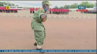 BABU MWANAJESHI AVAMIA GWARIDE NA KUAMSHA SHANGWE