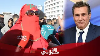 بلباس العلم المغربي ...مواطنة شمالية ضد غلاء الأسعار تنفجر في وجه أخنوش وتوجه كلام مؤثر لجلالة الملك
