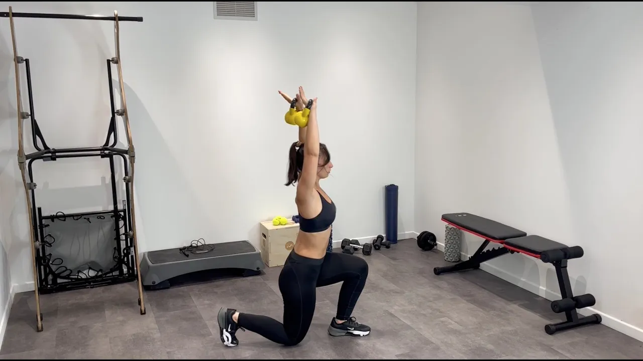 Image Overhead fentes marchées avec kettlebell