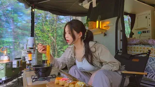 아무도 없는 깊은 산속 270도 회전 어닝 텐트에서 하룻밤 | 화끈하게 매운 신상라면과 삼겹살 구워먹기 | 오색유부초밥 | 레이캠핑카