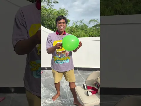 si botak tiup balon