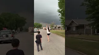 Así nos preparamos para que el tornadono se lleve a Sofía!!