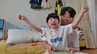 올바른 스마트폰 사용법을 알려주는 스마트폰 10분만요라는 동화책을 함께 읽어봤네요.