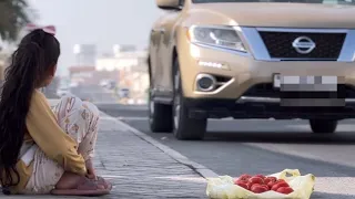 رجل يدعس على رزق الطفله الفقيره ولكن لن تصدق ماذا كان السبب شاهد للنهاية!!