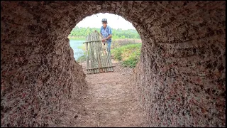 Lake Side Survival: Digging a Shelter Below the Ground