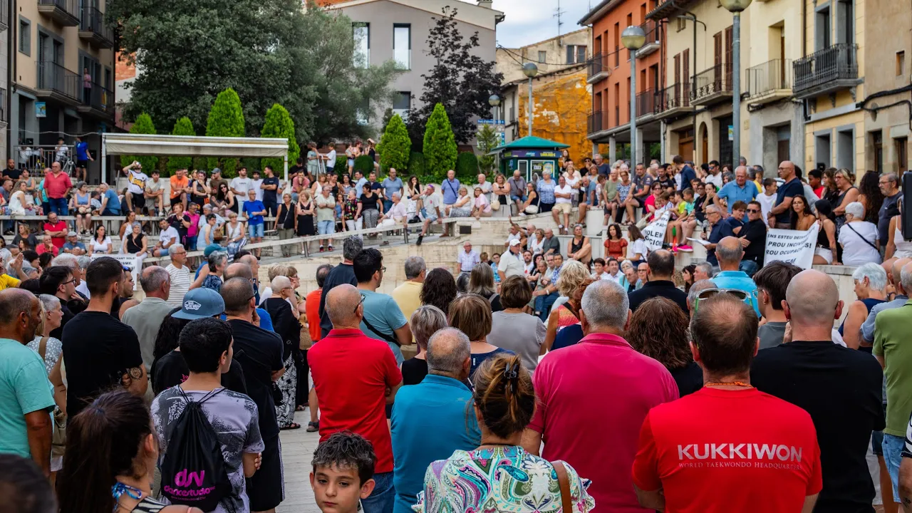 Mig miler de persones protesten a Roda per exigir més seguretat