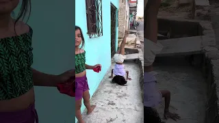 Olha só o que Julinha consegue fazer