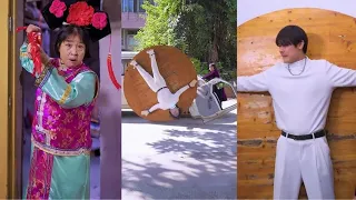 Cậu con trai thiên tài bị đóng đinh vào tấm gỗ nhưng đã trốn thoát và lên mạng