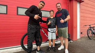 J’APPRENDS À UN DEBUTANT DE 38 ANS & SON FILS À FAIRE DES WHEELING ! SURPRISE 😱 #Ep11