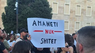 LIVE! Nis protesta e rradhës e qytetarëve ne sheshin “Skëndërbej”!