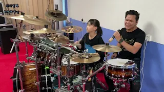 妞妞打经典的闽南语歌曲，节奏和旋律太好听了!#架子鼓 #妞妞架子鼓