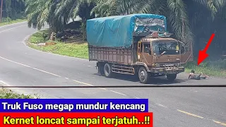 Truk Fuso megap mundur kencang kernet loncat sampai terjatuh