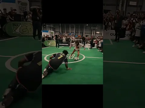 11yr old Girl beats Speed in a 1v1.. ⚽️🔥 #ishowspeed #speed #football #edit #skills #soccer