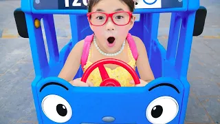 This is the Way We Go To School   | Nursery Rhymes & Kids Songs