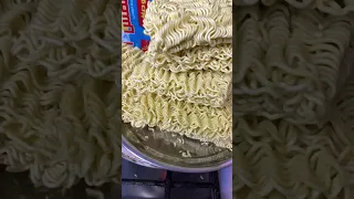 اغرب طريقه اندومي عادي يصبح كوري 😂💔