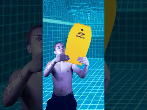 QUANDO VOCÊ ENCONTRA UMA PRANCHA NA PISCINA