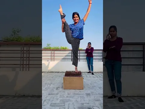 कील पैरो मैं चुभ गयी 😭😭 #shalukirar #ytshorts #stunt #stuntwork #flexibility #shorts