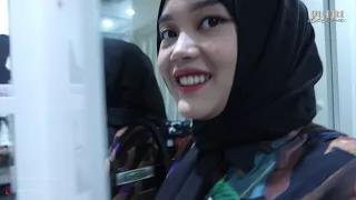 ROMANTIS A'IKY NEMBAK KAK MAHALINI DIDEPAN AYAH BUNDA!