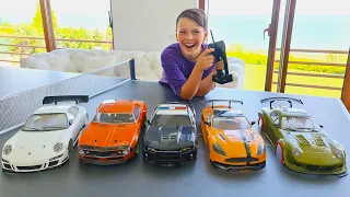 Ali RC Cars koleksiyonu gösteriyor