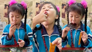 Mua bim bim cay - món quà vặt gợi nhớ tuổi thơ ở nông thôn Trung Quốc..