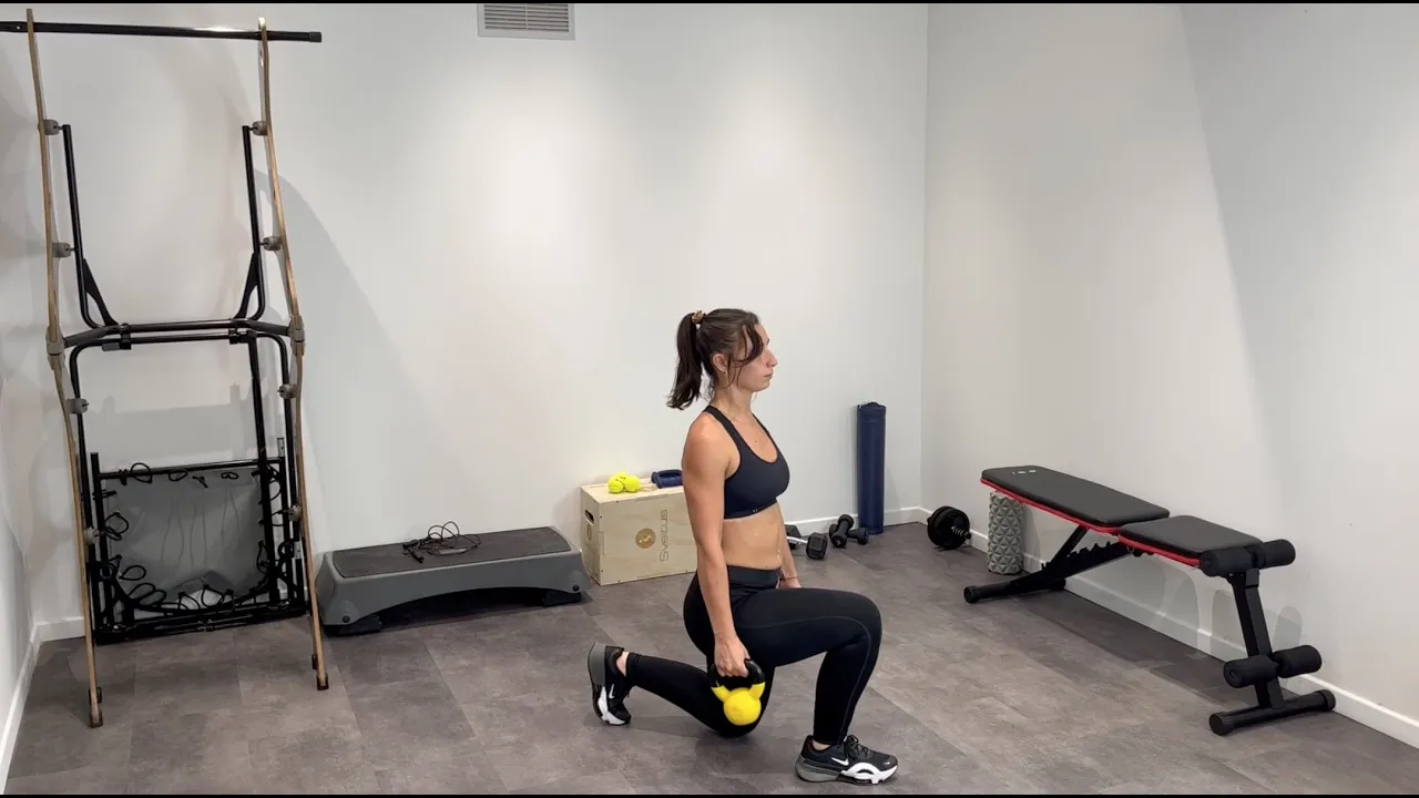 Image Fente avant avec kettlebell