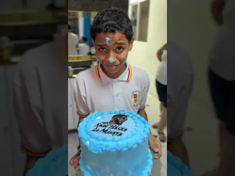 ¡Piki le regalo un pastel de cumpleaños a su hermano! #dejavuff