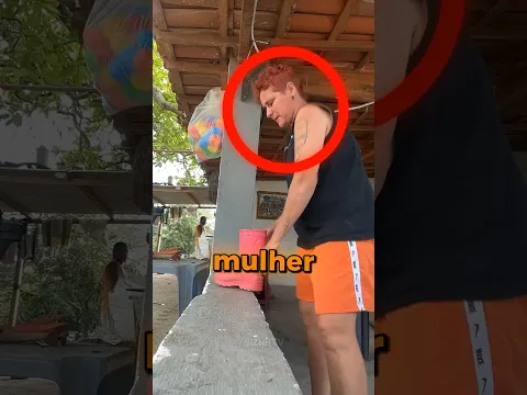 Tinha ALGO na bota dela !!! 😲😱