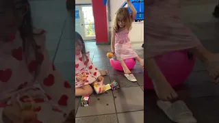 Sophia check in tại quầy