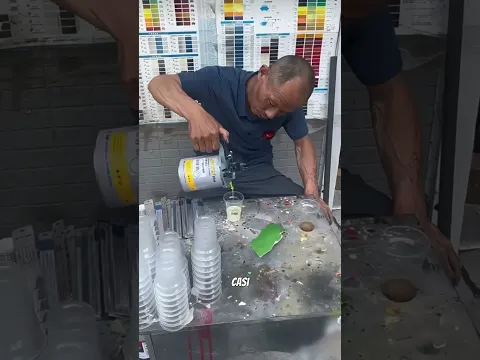 Este hombre puede igualar cualquier color… solo con sus ojos 👀