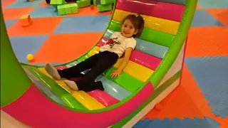 Kocaman bir oyun parkı/ Ela çok eğlendi