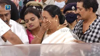 Umashree Cry Uncontrollably After Seeing Puneeth Rajkumar | Appu Is No More