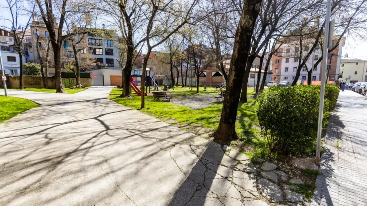 Vic farà una nova plaça davant l’antic edifici de la Cooperativa i renovarà el parc de Can Forcada