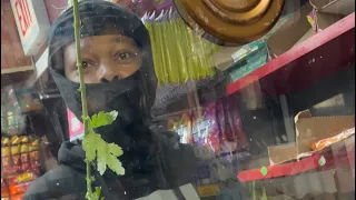 Chicago customers get mad when you give them flowers 🌺😂😳