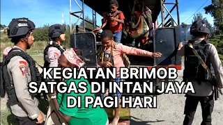 inilah kegiatan Brimob satgas di pedalaman Papua mengantar anak sekolah dan mama ke pasar