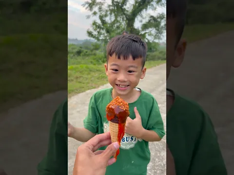 Cô gái tốt bụng ăn kem socola , tương ớt , kem dưa hấu 🍓 kẹo mắt #shorts