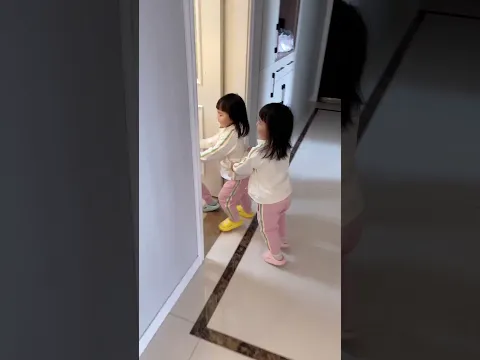 👧👧👧爸爸不在家，三胞胎也能很好的完成起床流水线  #家有萌娃 #三胞胎vlog #爸爸帶娃記  #lovelybaby  #lovelygirl
