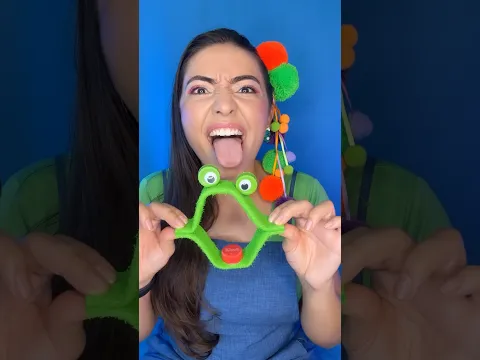 Os sapinhos fazem “hum nhé hum”. Cante e brinque com as crianças #musicainfantil #brinquedos
