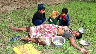 भिख मांगने पर हुई मजबूर, मासूम बच्चे को माॅं छोड़कर मर गई, बच्चे बिलख बिलख कर रोने लगा