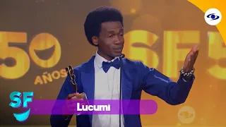 Lucumí recibe un golpe al estilo de los Premios Oscar, ¡se le va la mano con los agradecimientos!