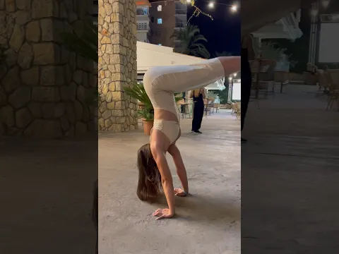 i love it #handstand #calisthenics #fitness #workout #motivation #acrobatics #gym #gymrat
