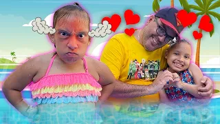 Maria Clara e a História Engraçada de um Nova IRMÃ ABANDONADA - MC Divertida (FT Gatinha das Artes)