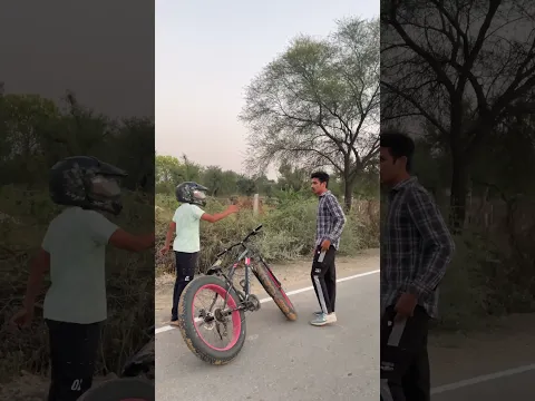 Cycle Ko Plane Bana Dia 🤯Tyre fut gya 😰😂 #shortvideo #funny #stuntrider #race #cycle #cyclerace