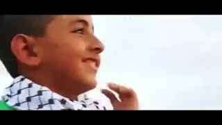 Un enfant palestinien de Gaza chante pour l'Algérie . Juillet 2023